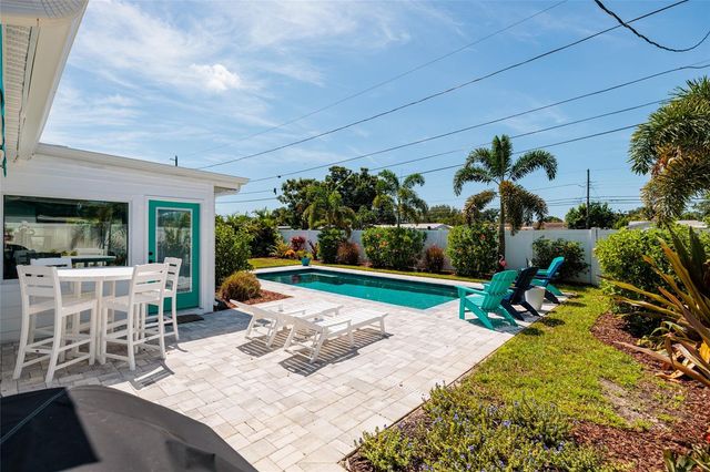 5950 35TH AVENUE N, St Petersburg, FL 33710