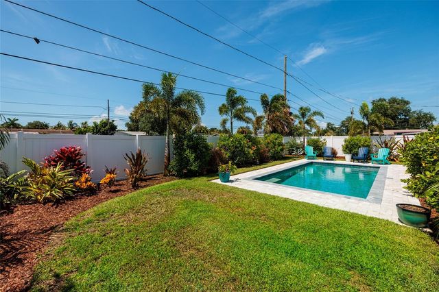 5950 35TH AVENUE N, St Petersburg, FL 33710