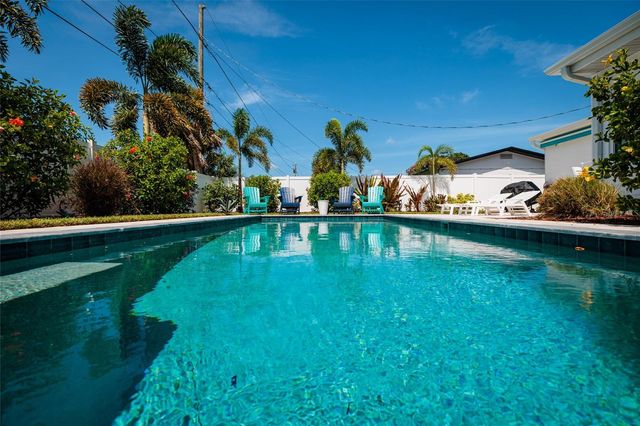 5950 35TH AVENUE N, St Petersburg, FL 33710