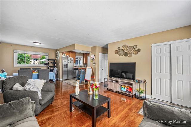 260 FLAGSTAFF Lane, Hoffman Estates, IL 60169