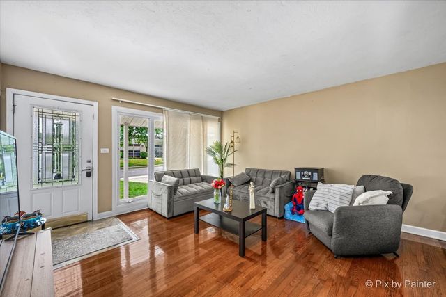 260 FLAGSTAFF Lane, Hoffman Estates, IL 60169