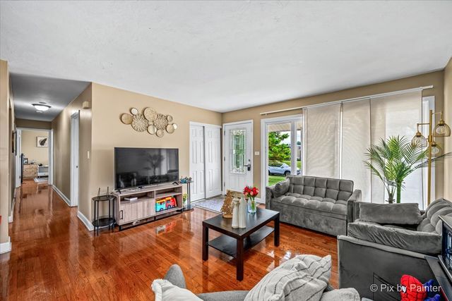 260 FLAGSTAFF Lane, Hoffman Estates, IL 60169