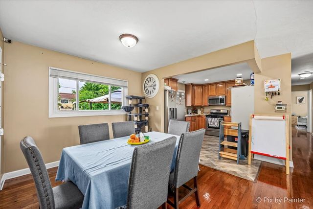 260 FLAGSTAFF Lane, Hoffman Estates, IL 60169