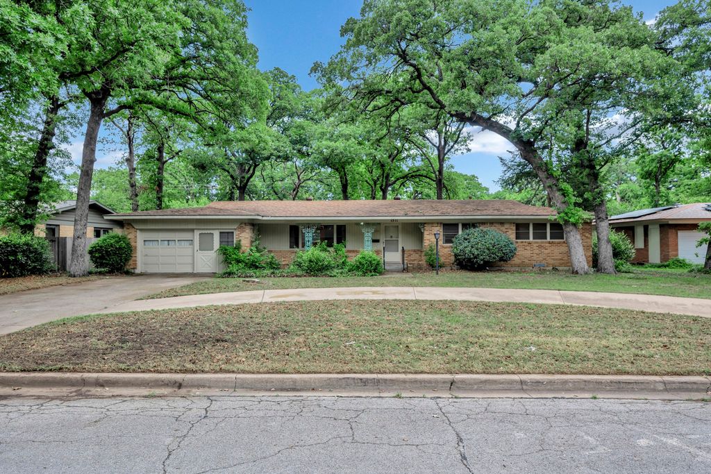 1511 Tulip Drive, Arlington, TX 76013