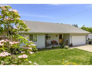720 N MARKET St, Lafayette, OR 97127