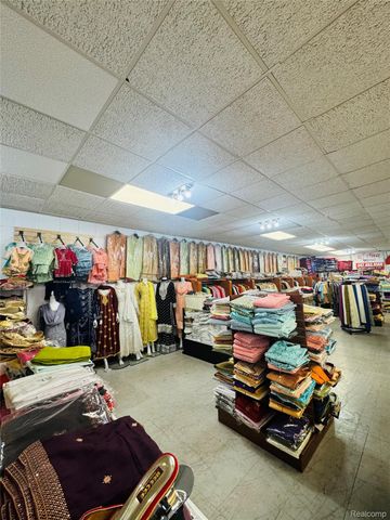 2926 Caniff Street, Hamtramck, MI 48212