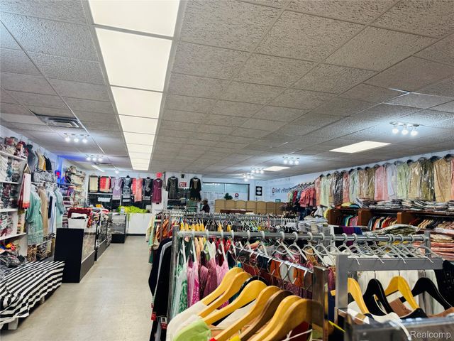 2926 Caniff Street, Hamtramck, MI 48212