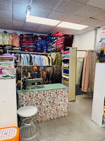 2926 Caniff Street, Hamtramck, MI 48212