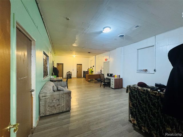 2926 Caniff Street, Hamtramck, MI 48212