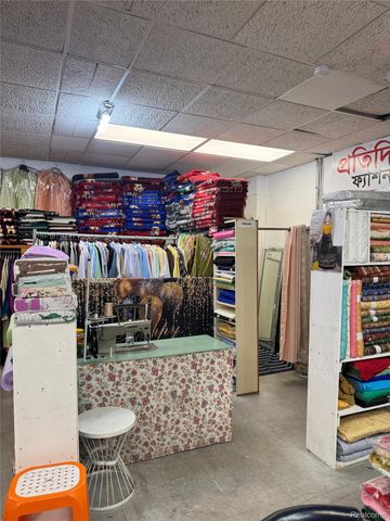 2926 Caniff Street, Hamtramck, MI 48212