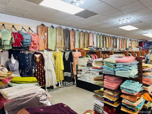 2926 Caniff Street, Hamtramck, MI 48212