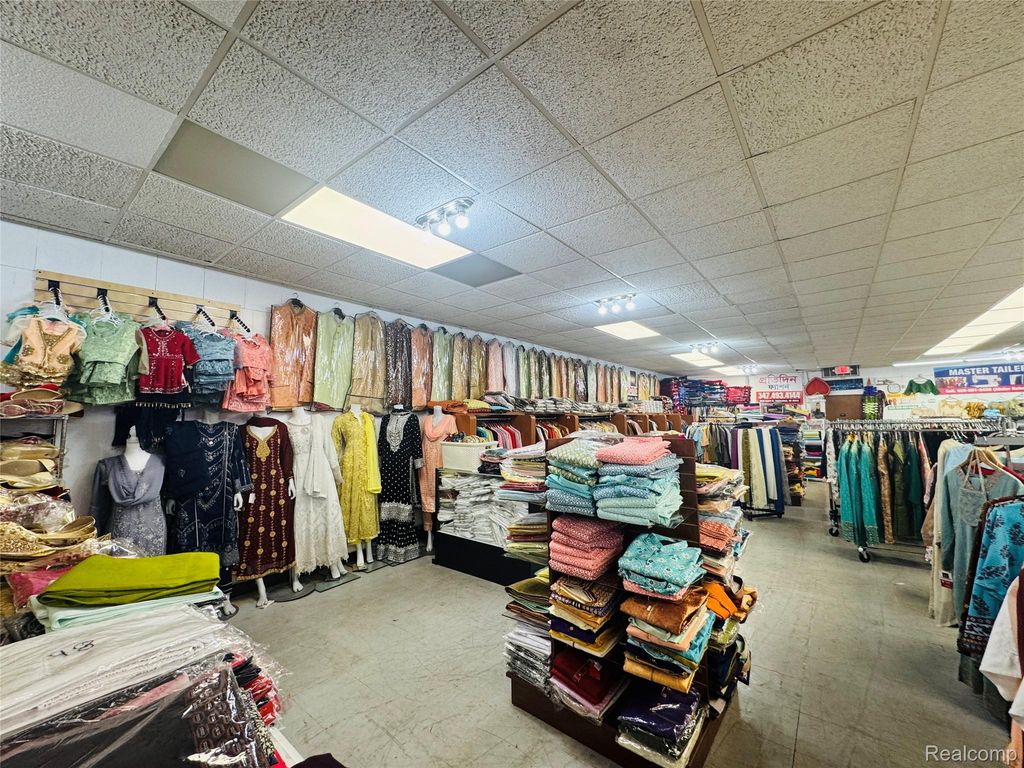 2926 Caniff Street, Hamtramck, MI 48212