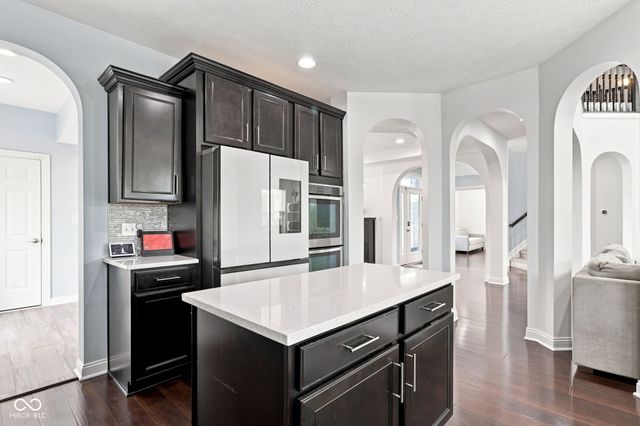 12002 Logan Hunter Trail, Noblesville, IN 46060