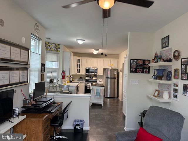 81 PELICAN, Thorofare, NJ 08086