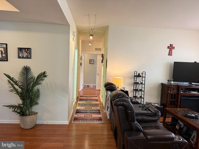 81 PELICAN, Thorofare, NJ 08086