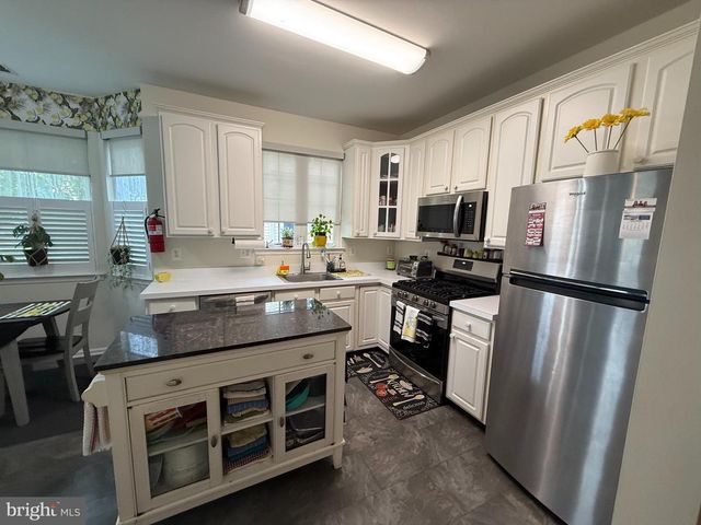 81 PELICAN, Thorofare, NJ 08086