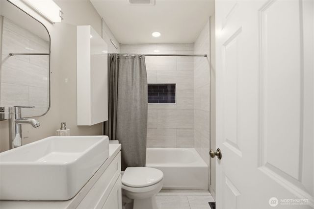 15504 25th Avenue NE, Shoreline, WA 98155