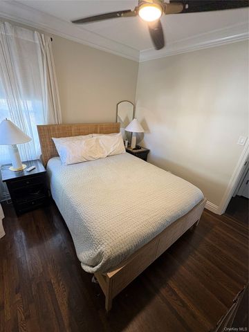 25 Park Circle, New Hyde Park, NY 11040