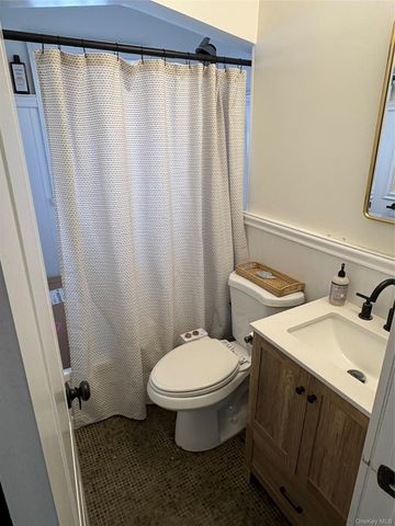 25 Park Circle, New Hyde Park, NY 11040