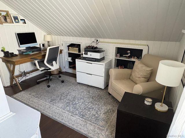 25 Park Circle, New Hyde Park, NY 11040