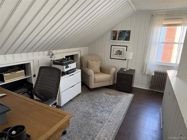 25 Park Circle, New Hyde Park, NY 11040