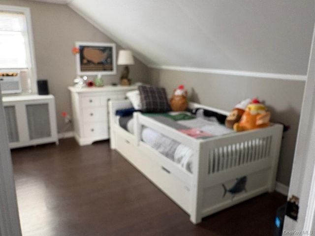 25 Park Circle, New Hyde Park, NY 11040