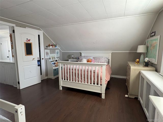 25 Park Circle, New Hyde Park, NY 11040