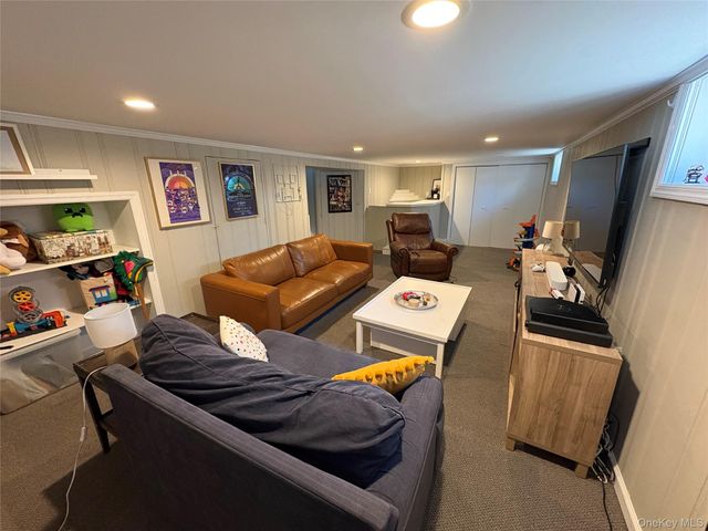 25 Park Circle, New Hyde Park, NY 11040