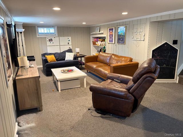 25 Park Circle, New Hyde Park, NY 11040