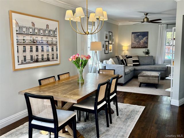 25 Park Circle, New Hyde Park, NY 11040