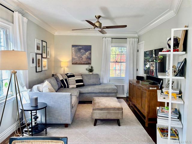 25 Park Circle, New Hyde Park, NY 11040