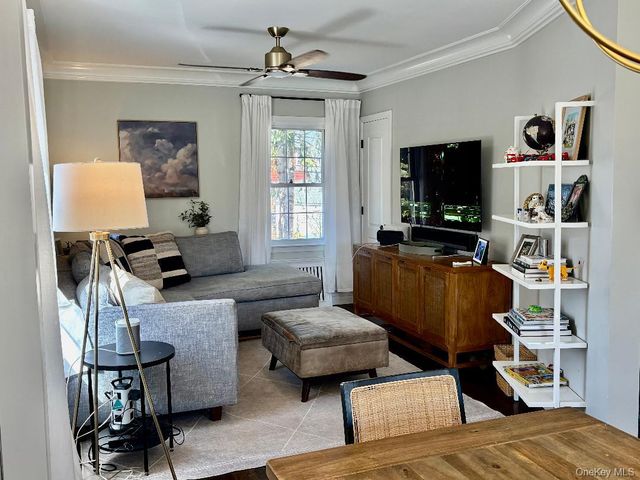 25 Park Circle, New Hyde Park, NY 11040