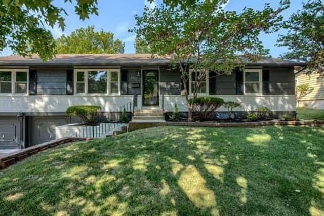 3320 Mohawk Lane, Kansas City, MO 64116