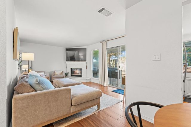 4756 67th St, Sacramento, CA 95820