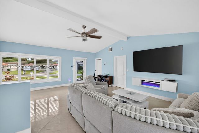 2518 Tortugas Ln, Fort Lauderdale, FL 33312
