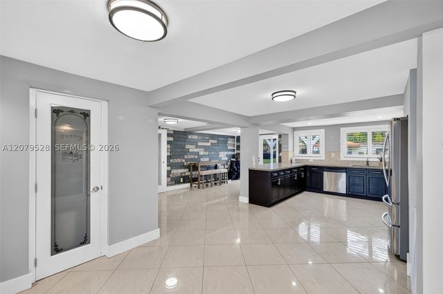 2518 Tortugas Ln, Fort Lauderdale, FL 33312