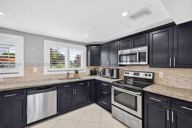 2518 Tortugas Ln, Fort Lauderdale, FL 33312