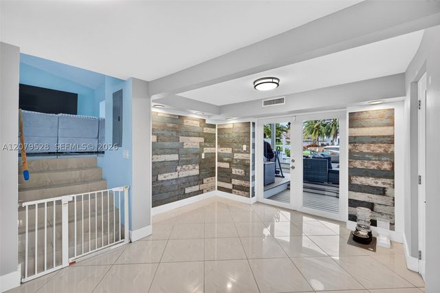 2518 Tortugas Ln, Fort Lauderdale, FL 33312