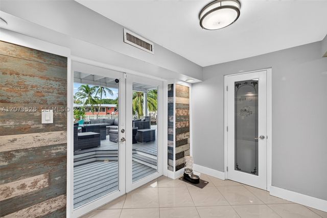 2518 Tortugas Ln, Fort Lauderdale, FL 33312