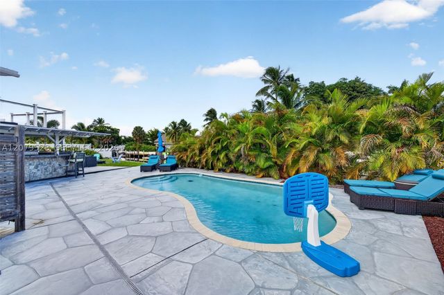 2518 Tortugas Ln, Fort Lauderdale, FL 33312