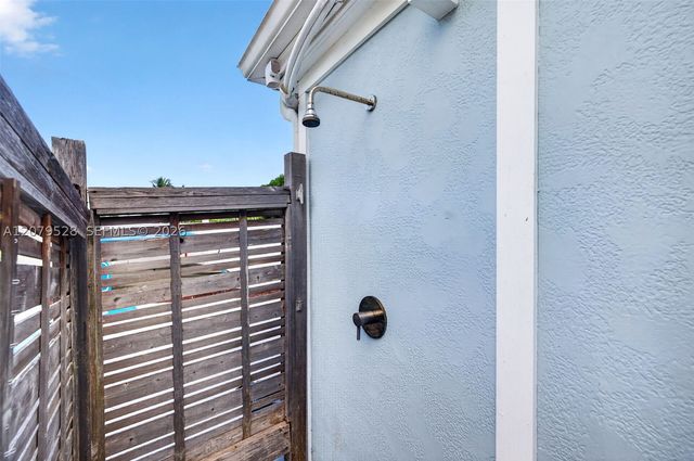 2518 Tortugas Ln, Fort Lauderdale, FL 33312