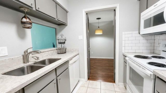 4647 Wild Indigo Street 354, Houston, TX 77027