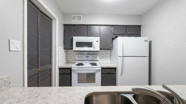 4647 Wild Indigo Street 354, Houston, TX 77027