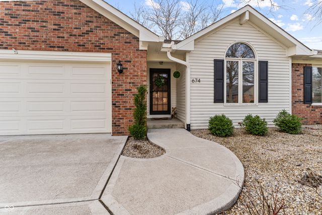 674 S Windmill Trail, Greenwood, IN 46142