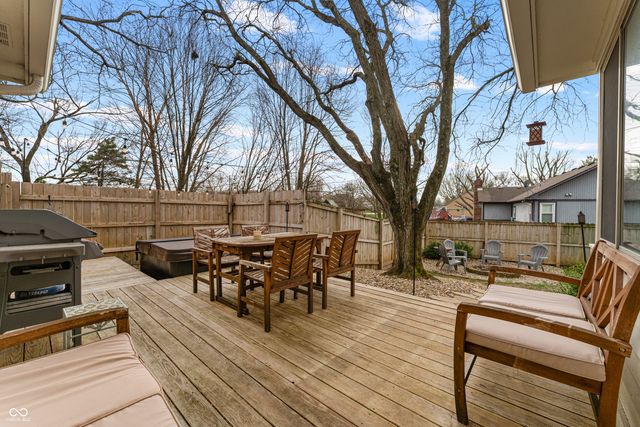 674 S Windmill Trail, Greenwood, IN 46142