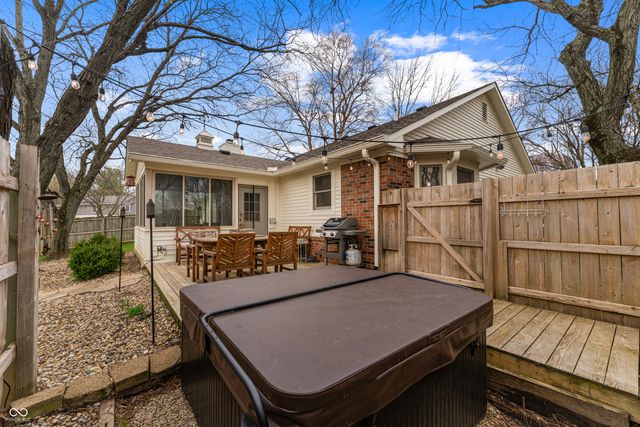 674 S Windmill Trail, Greenwood, IN 46142