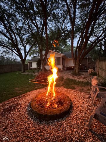 674 S Windmill Trail, Greenwood, IN 46142