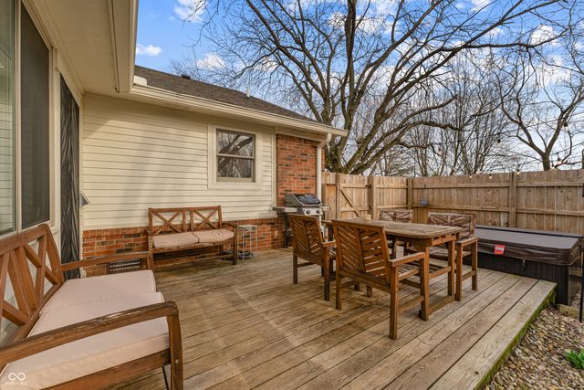 674 S Windmill Trail, Greenwood, IN 46142