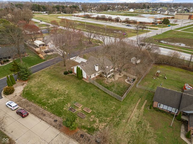 674 S Windmill Trail, Greenwood, IN 46142