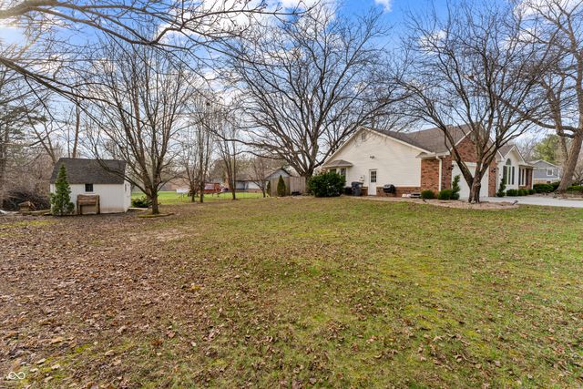 674 S Windmill Trail, Greenwood, IN 46142